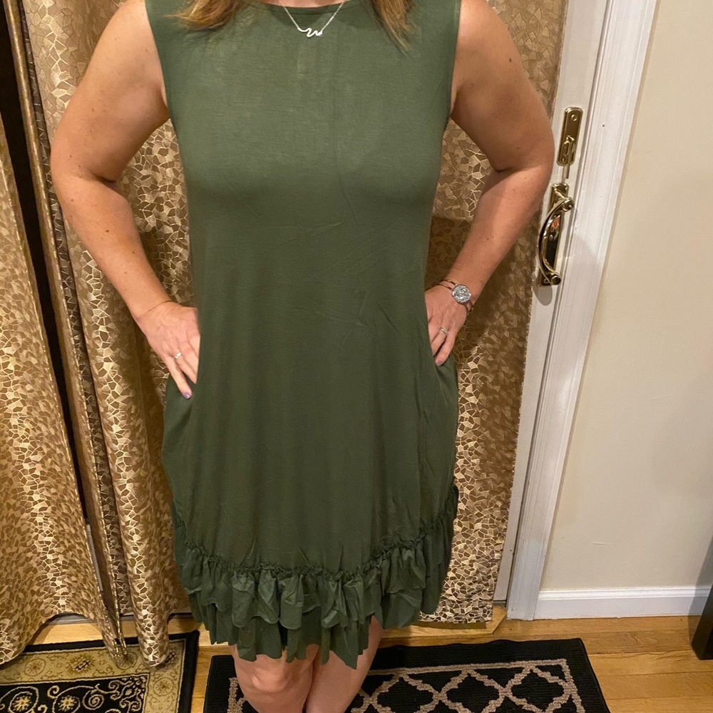 Sleeveless ruffle hem dress